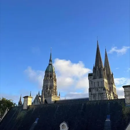 Duplex Avec Terrasse Face A La Cathedrale 바이외