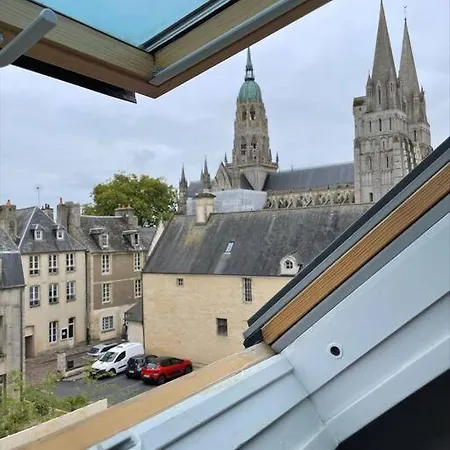 Duplex Avec Terrasse Face A La Cathedrale 아파트 바이외